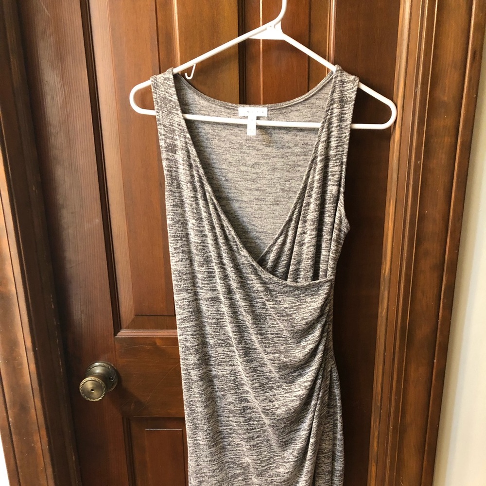 Leith V-neck sleeveless ruched dress